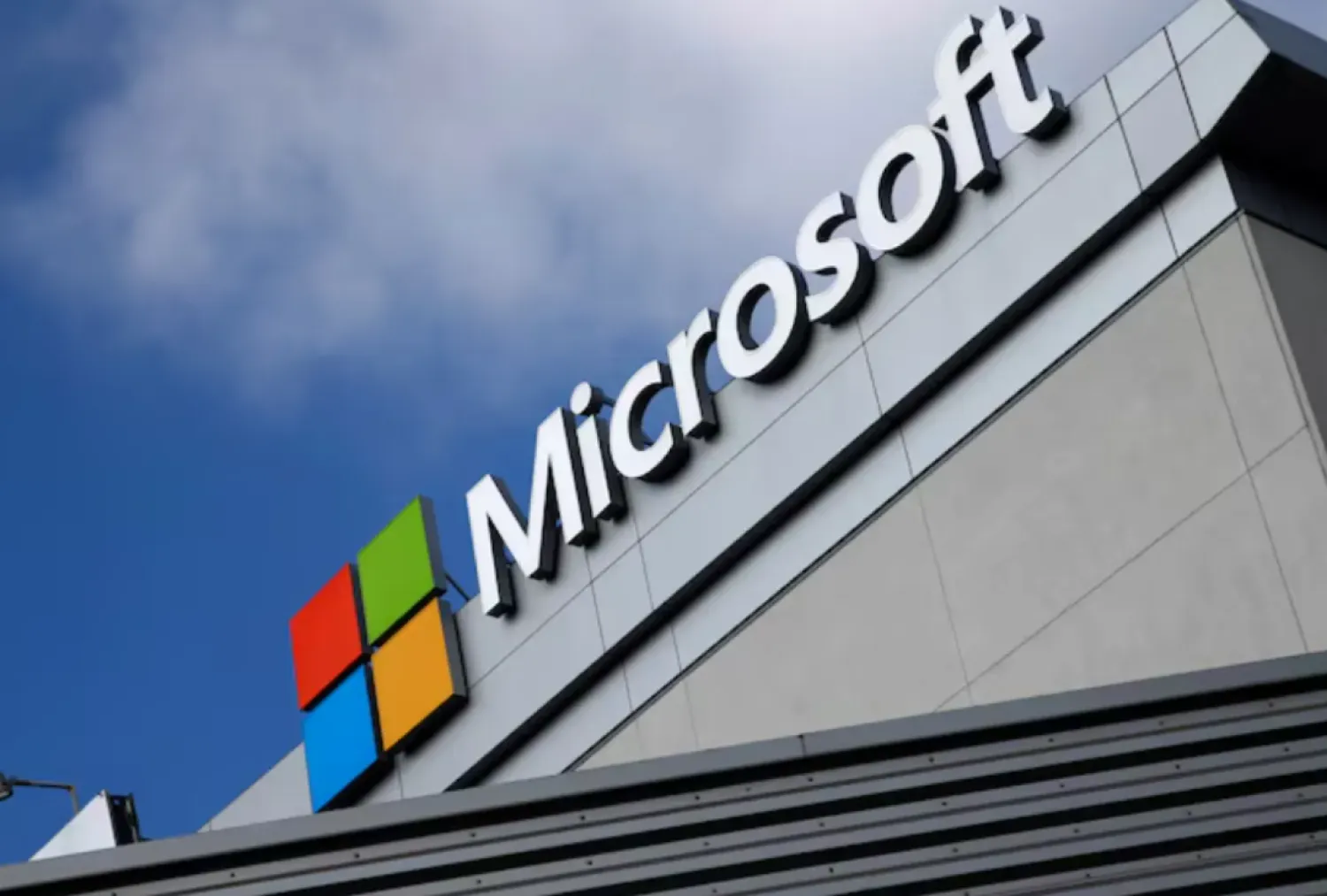 A Microsoft logo is seen a day after Microsoft Corp's $26.2 billion purchase of LinkedIn Corp, in Los Angeles, California, US, June 14, 2016. REUTERS/Lucy Nicholson
