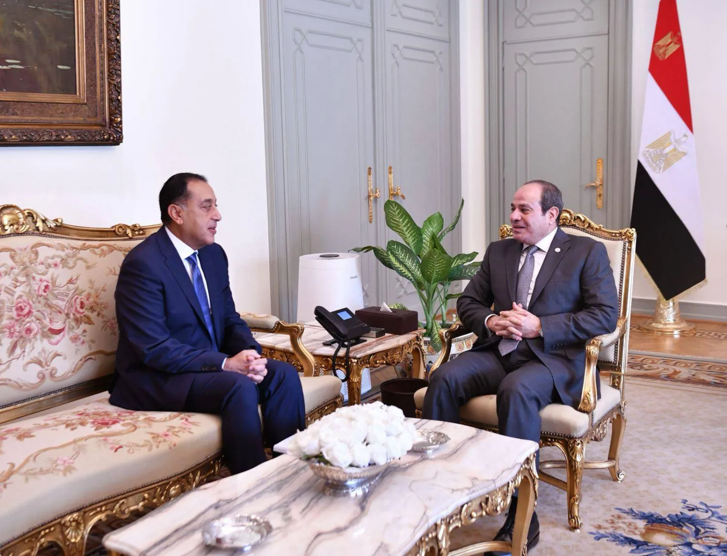 الرئيس المصري عبد الفتاح السيسي خلال لقاء رئيس الوزراء مصطفى مدبولي الخميس (الرئاسة المصرية)