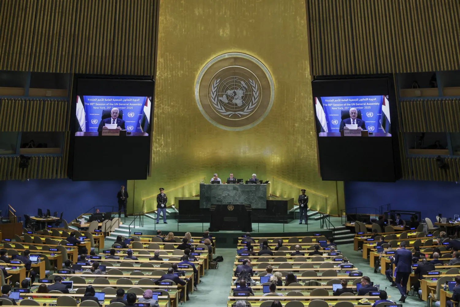 الرئيس الفلسطيني محمود عباس يلقي كلمة عبر الفيديو في الجمعية العامة للأمم المتحدة في نيويورك يوم الخميس (إ.ب.أ)