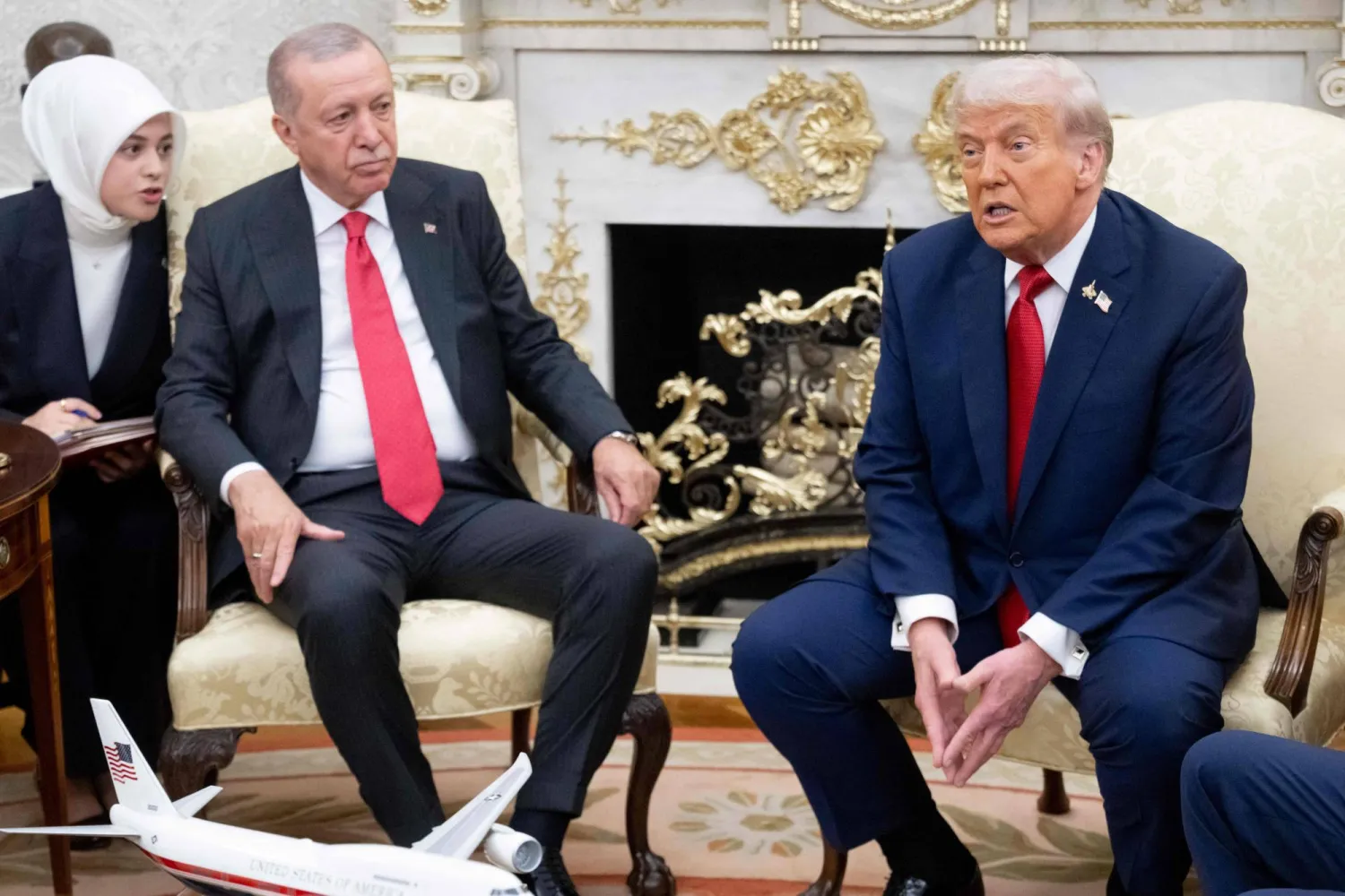 الرئيس الأميركي دونالد ترمب يلتقي الرئيس التركي رجب طيب إردوغان في المكتب البيضوي بالبيت الأبيض في واشنطن العاصمة 25 سبتمبر 2025 (أ.ف.ب)