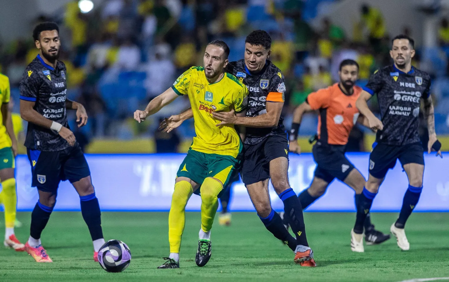 التعاون حقق فوزاً ثميناً على حساب مستضيفه الخليج (تصوير: عيسى الدبيسي) 