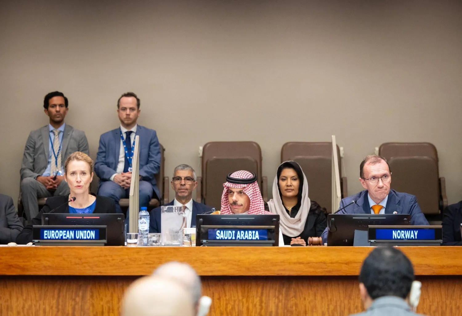 الأمير فيصل بن فرحان لدى ترؤسه الاجتماع الوزاري رفيع المستوى لـ«تحالف تنفيذ حل الدولتين» في نيويورك (الخارجية السعودية)