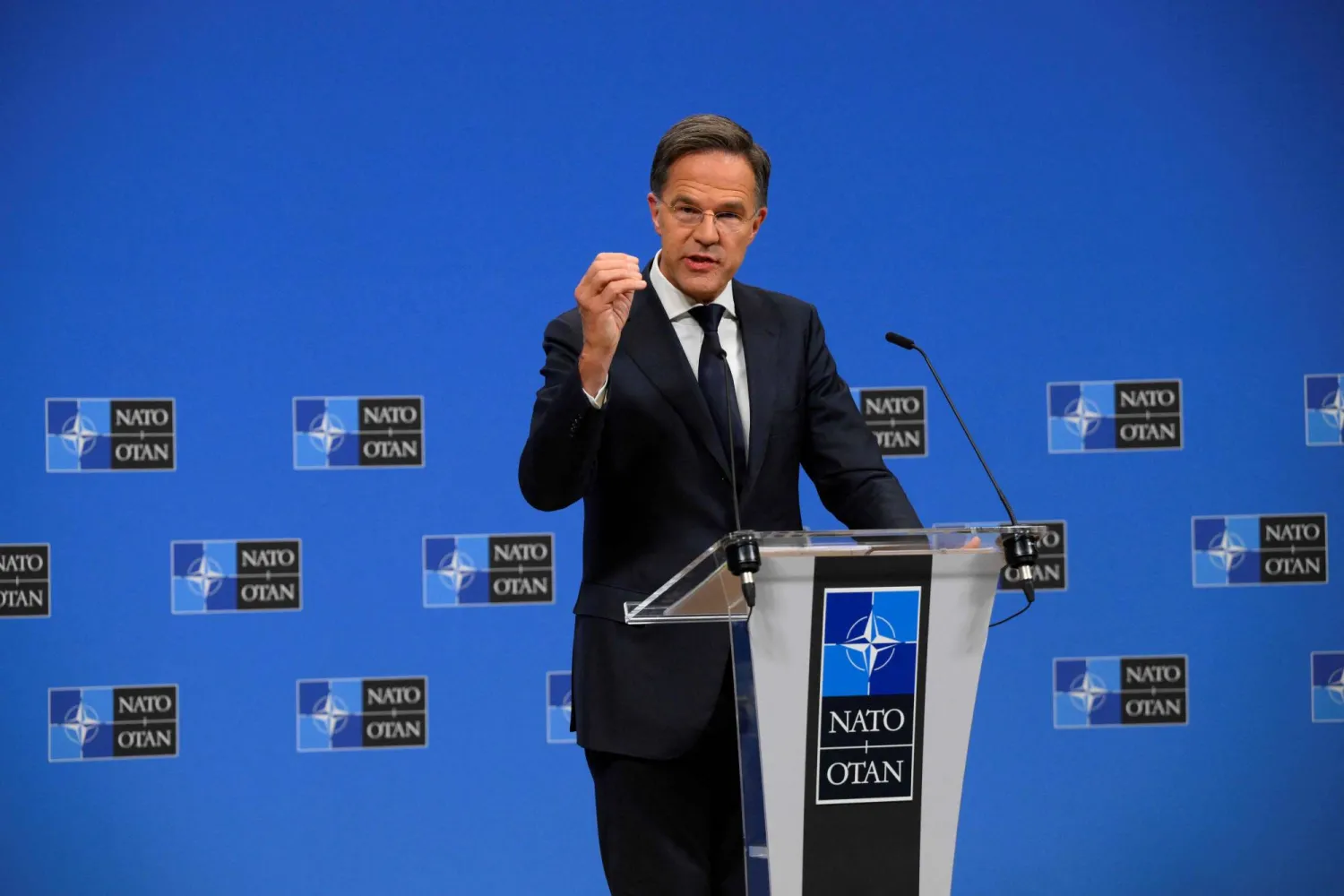 الأمين العام لحلف «الناتو» مارك روته خلال مؤتمر صحافي في مقر الحلف في بروكسل (أ.ف.ب)
