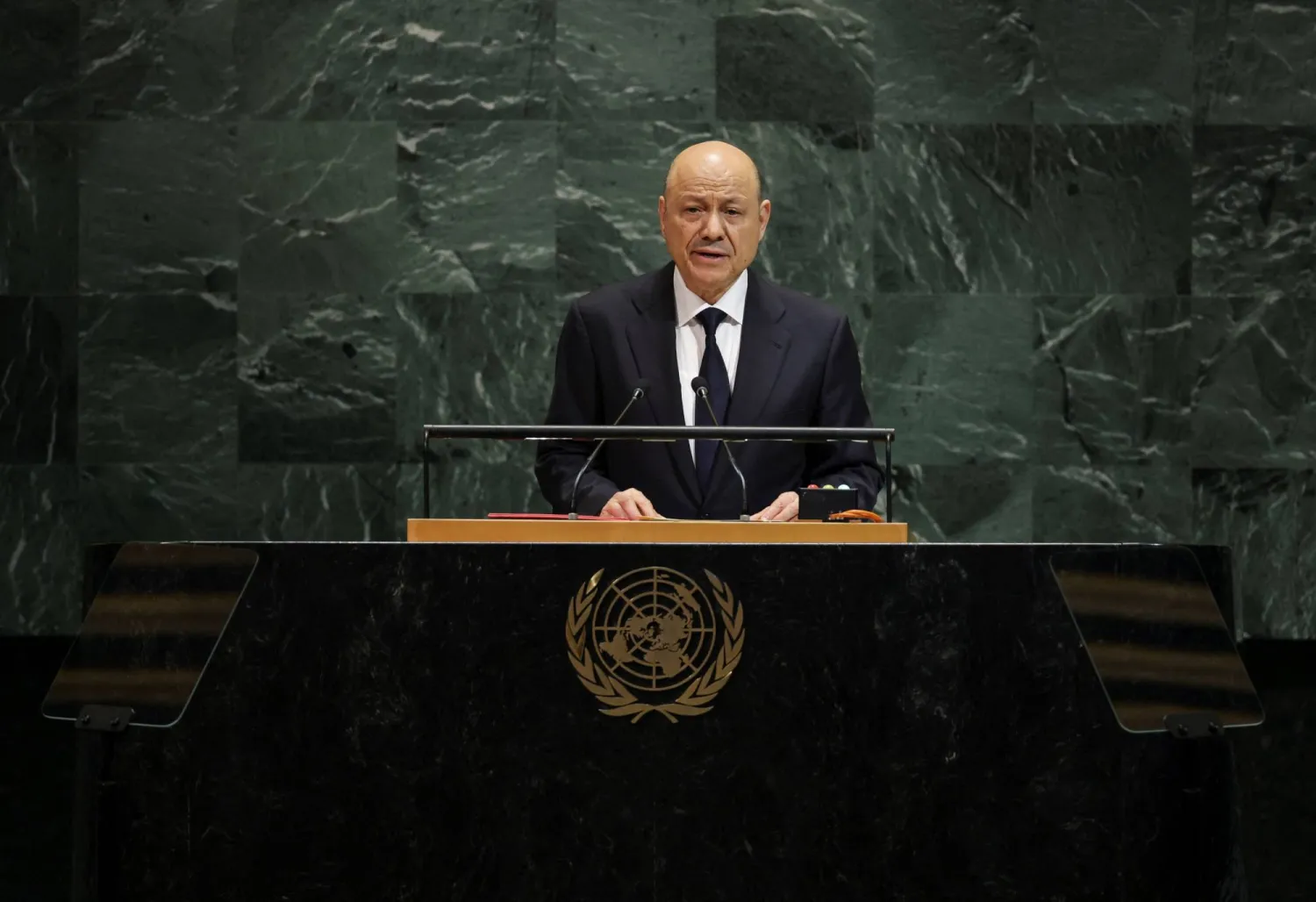 رئيس مجلس القيادة الرئاسي اليمني رشاد العليمي (رويترز)