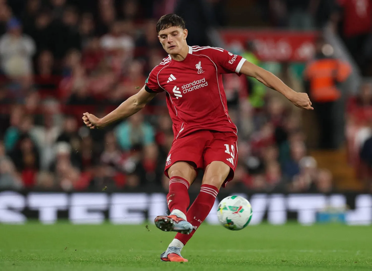 جيوفاني ليوني مدافع ليفربول الشاب (رويترز)