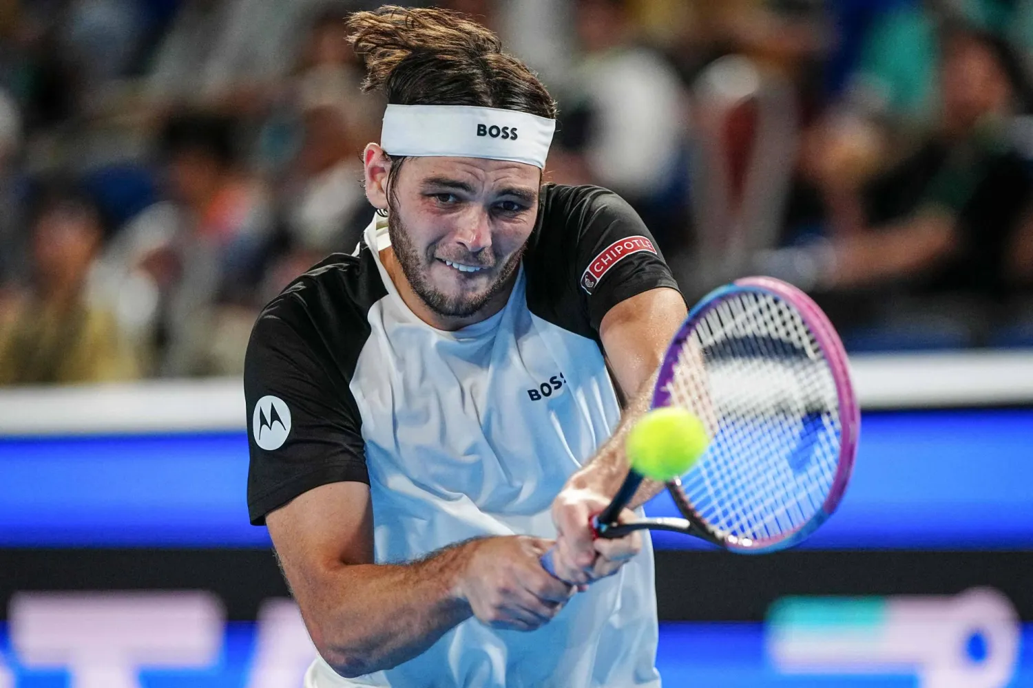 الأميركي تايلور فريتز يتقدم في طوكيو (أ.ف.ب)