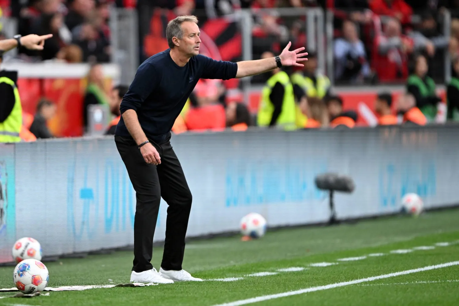 كاسبر يولماند مدرب باير ليفركوزن (د.ب.أ)