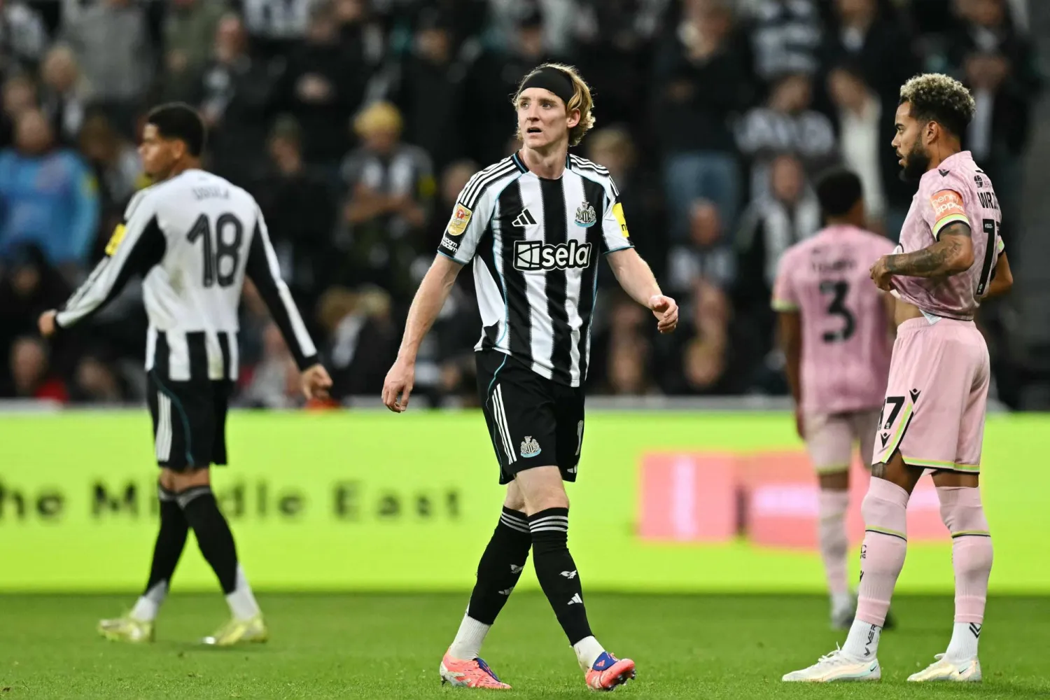 أنتوني جوردون لاعب نيوكاسل (أ.ف.ب)