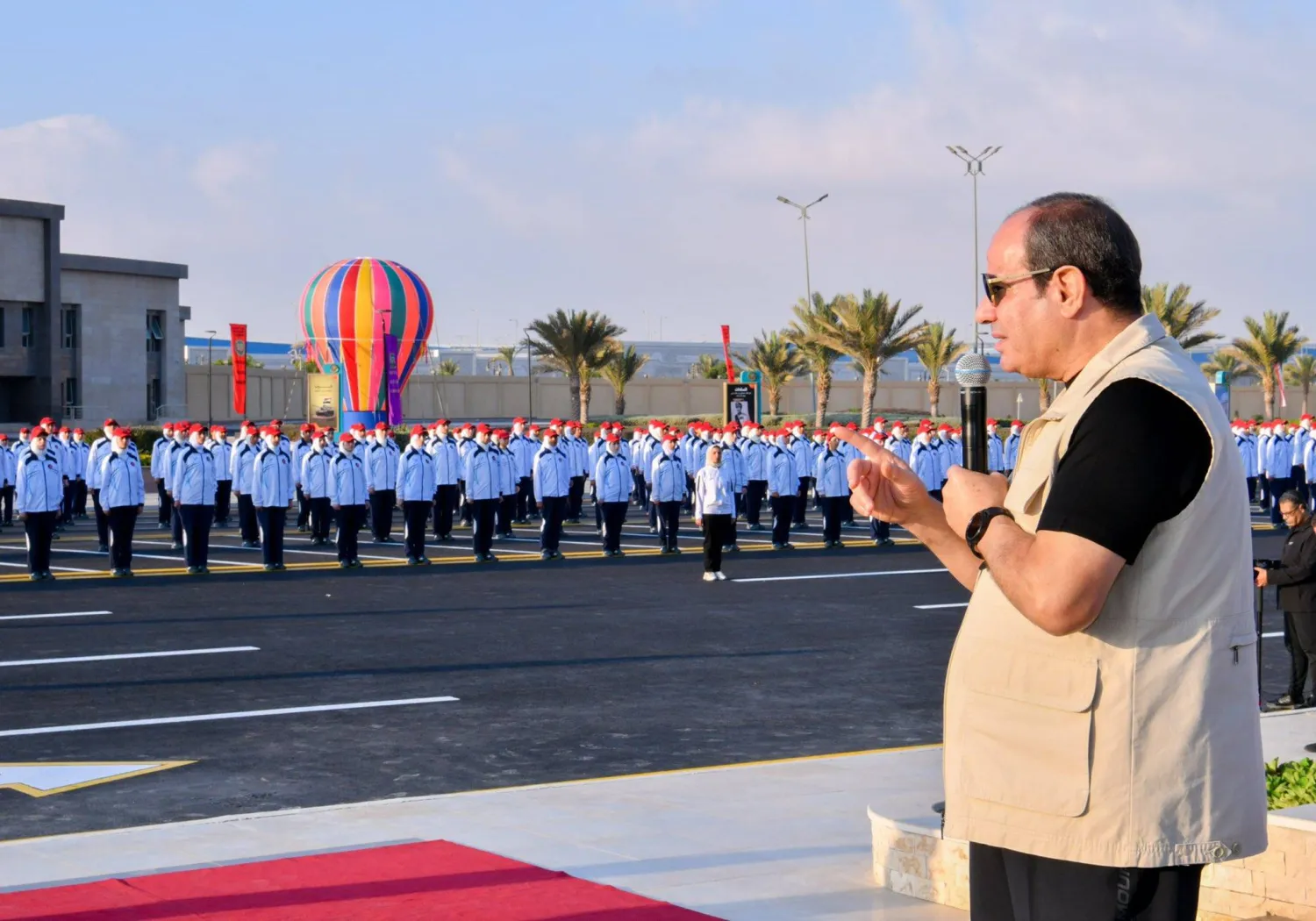 الرئيس عبد الفتاح السيسي خلال تفقد الأكاديمية العسكرية المصرية (الرئاسة المصرية)