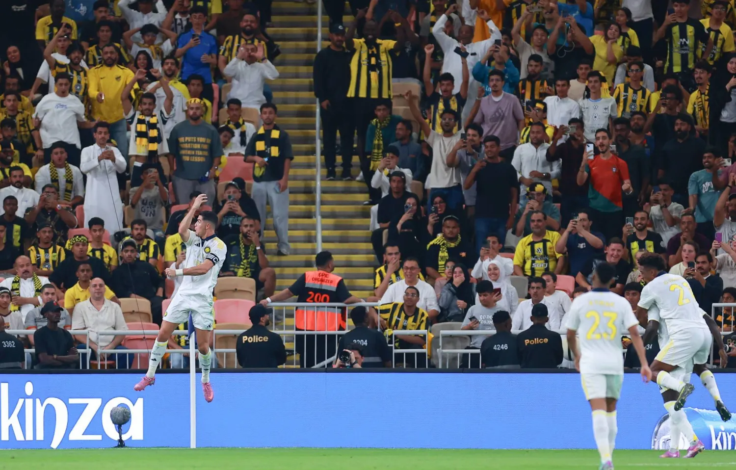 رونالدو محتفلاً بهدفه في مرمى الاتحاد (تصوير: عدنان مهدلي)