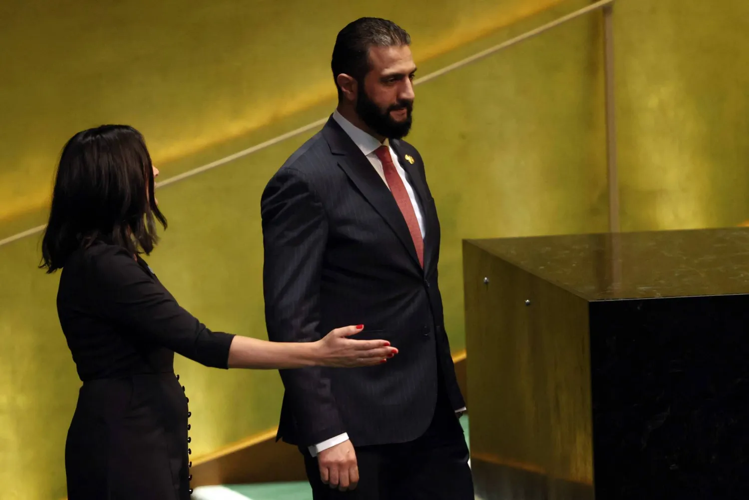 الرئيس السوري أحمد الشرع قبيل إلقائه كلمة في الأمم المتحدة (أ.ف.ب) 