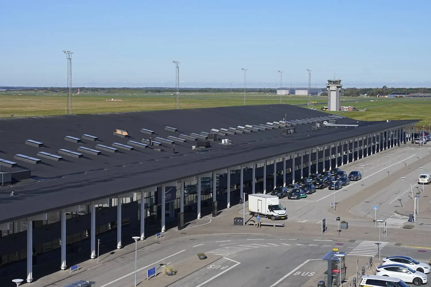 Danimarka'nın Aalborg Havalimanı üzerindeki hava sahası, İHA'ların görülmesinin ardından kapatıldı (EPA)