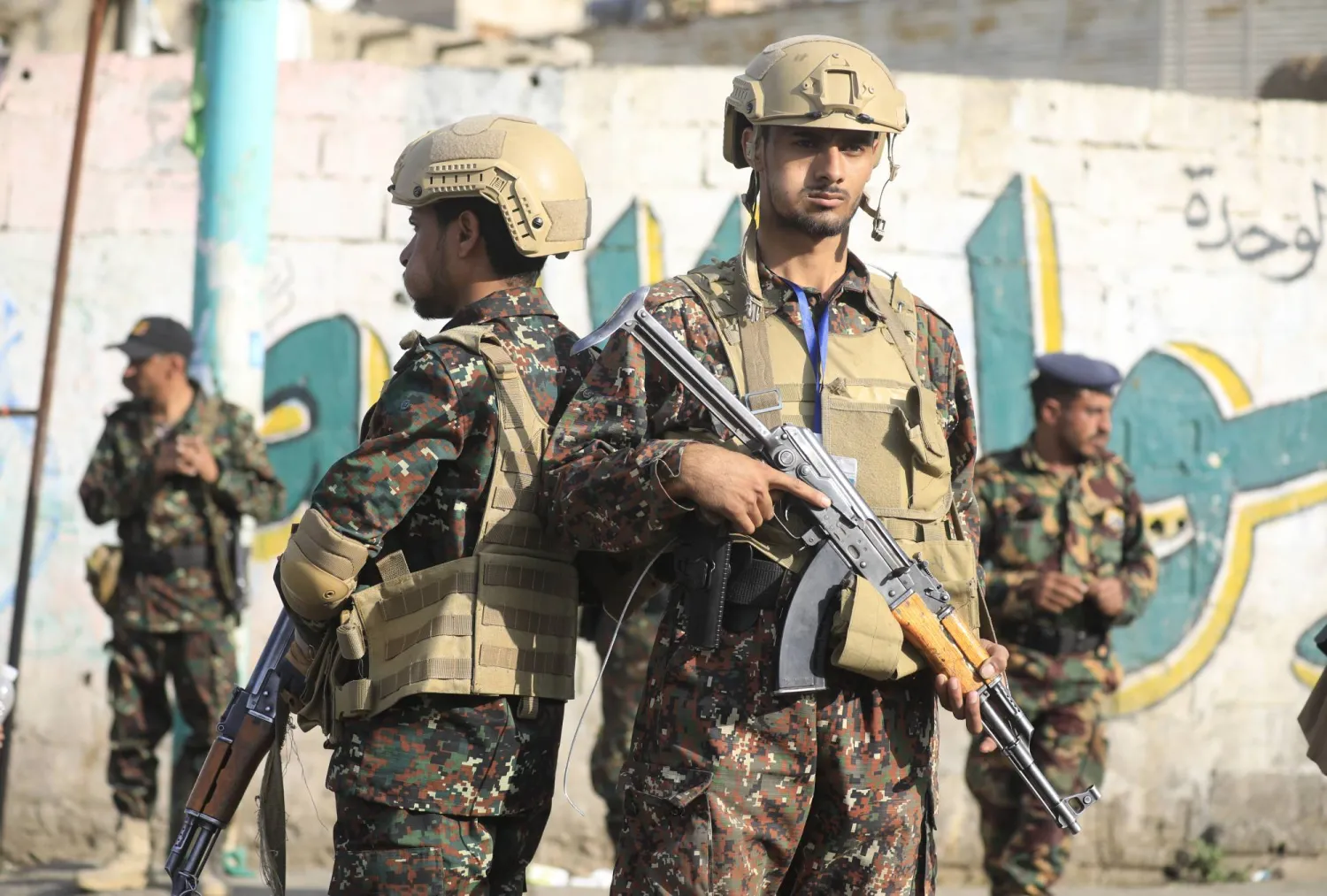 الحوثيون شددوا الأمن واختطفوا عشرات النشطاء في عدة محافظات يمنية (إ.ب.أ)