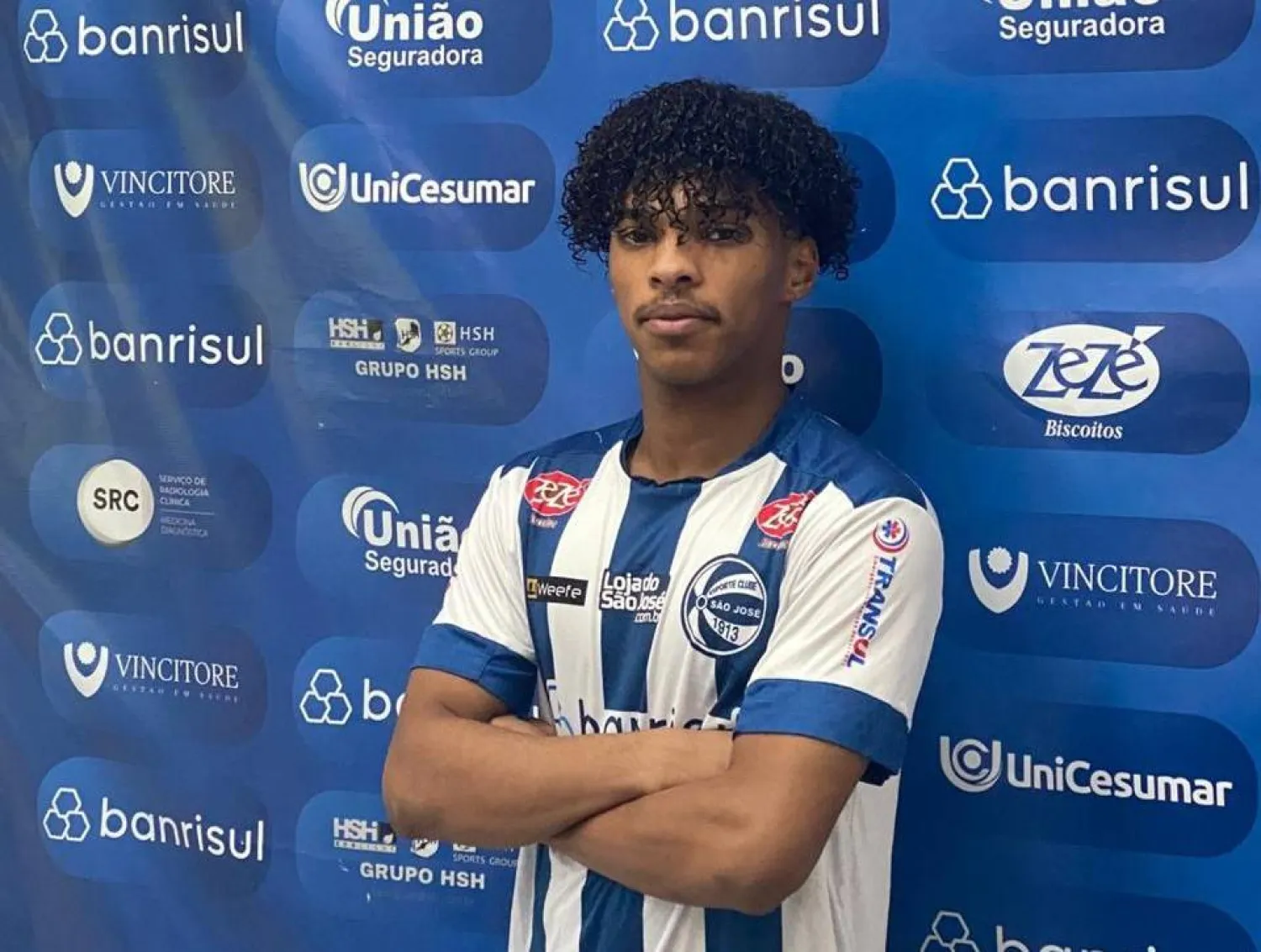 السعودي الشاب هليل أحمد بعد انضمامه لصفوف ساو خوسيه البرازيلي (الشرق الأوسط) 