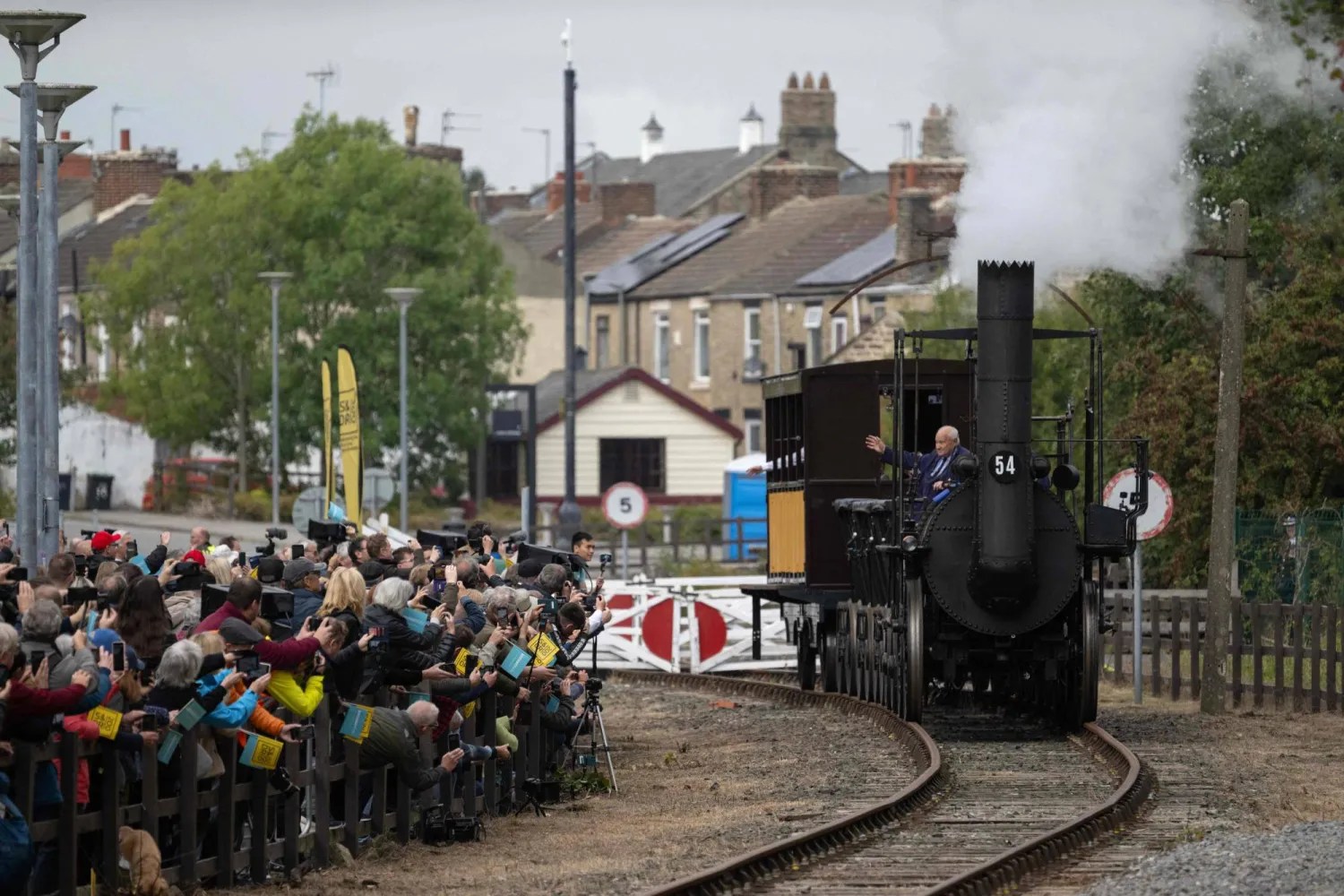 بريطانيا تحتفل بميلاد القطارات (أ.ف.ب)