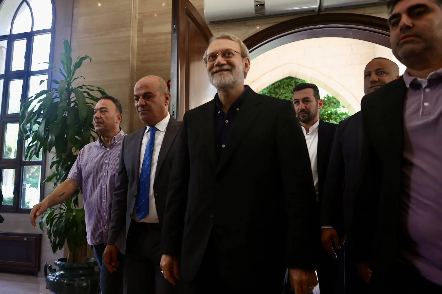 لاريجاني لحظة وصوله للقاء رئيس البرلمان اللبناني نبيه بري (السفارة الإيرانية)