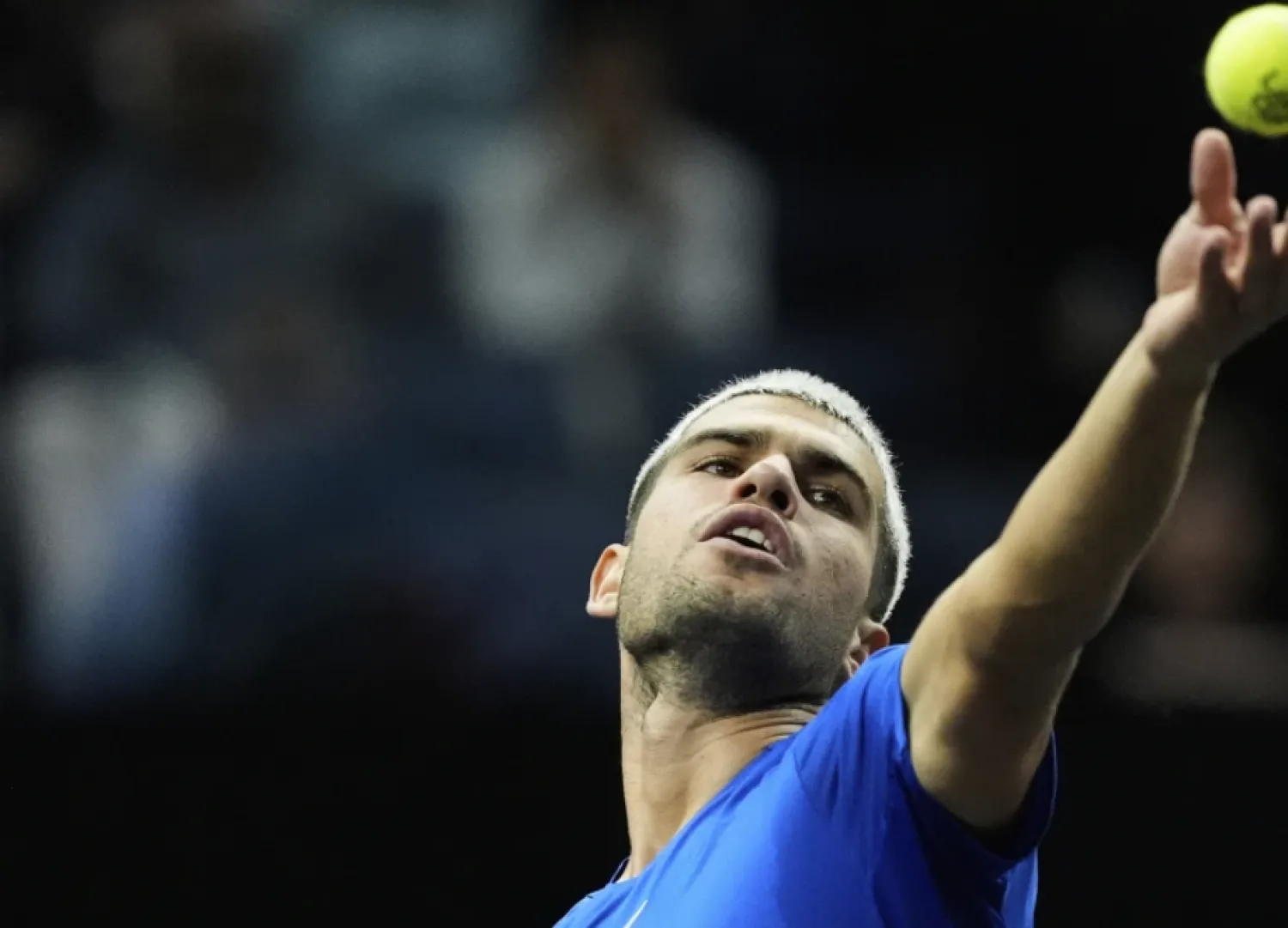 Team Europe’s Carlos Alcaraz, of Spain, serves against Team World during a doubles match on the third day of the Laver Cup tennis tournament in San Francisco, Sunday, Sept. 21, 2025. (AP Photo/Jeff Chiu)

