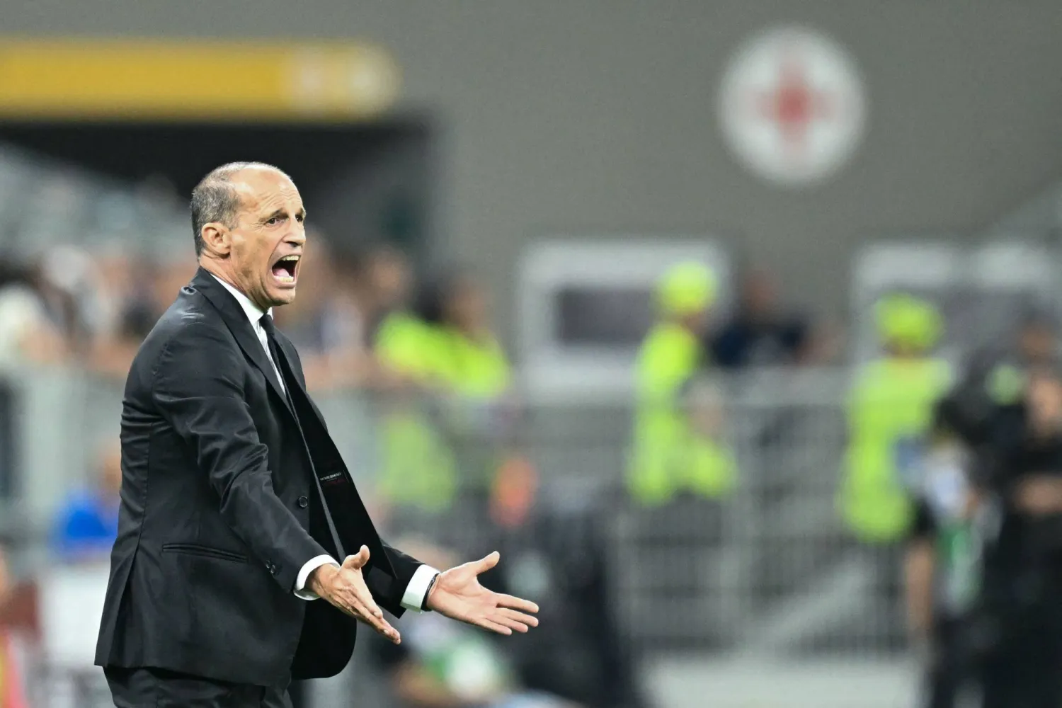 ماسيمليانو أليغري المدير الفني لفريق ميلان (أ.ف.ب)