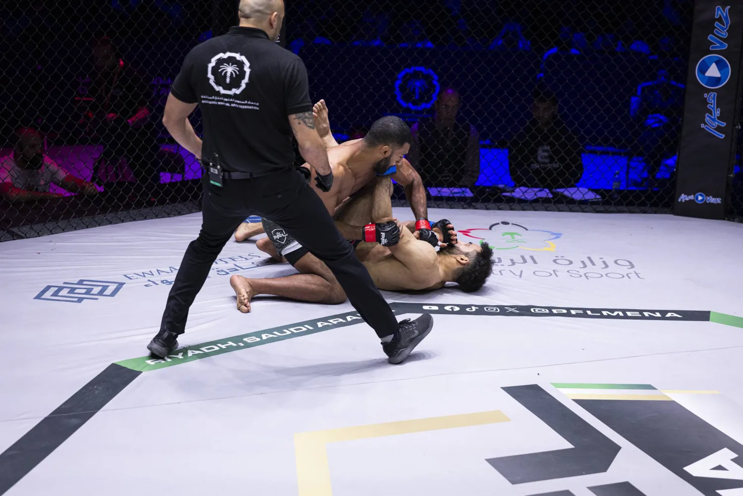 الأقرع أقصى منافسه جلال بالضربة القاضية (الشرق الأوسط)