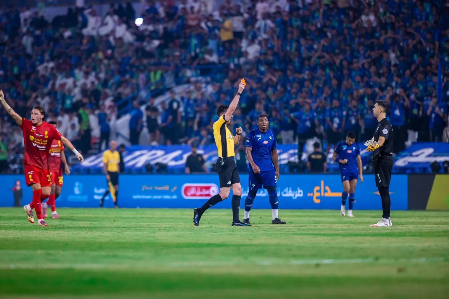 شدد نادي الفتح على ثقته الكاملة بالاتحاد السعودي لكرة القدم ولجنة الحكام (تصوير: عيسى الدبيسي) 