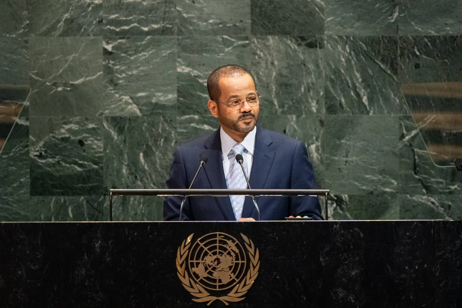 وزير خارجية سلطنة عُمان بدر بن حمد البوسعيدي يلقي كلمته أمام الجمعية العامة للأمم المتحدة (إ.ب.أ)