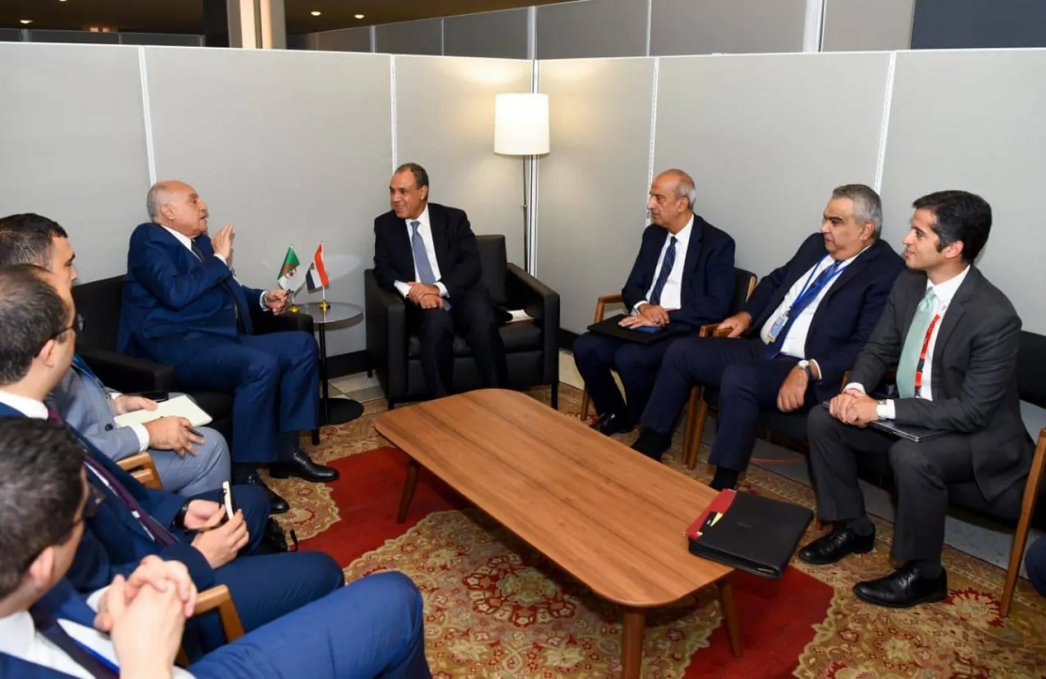 وزير الخارجية المصري خلال لقائه نظيره الجزائري في نيويورك (الصفحة الرسمية لوزارة الخارجية المصرية)