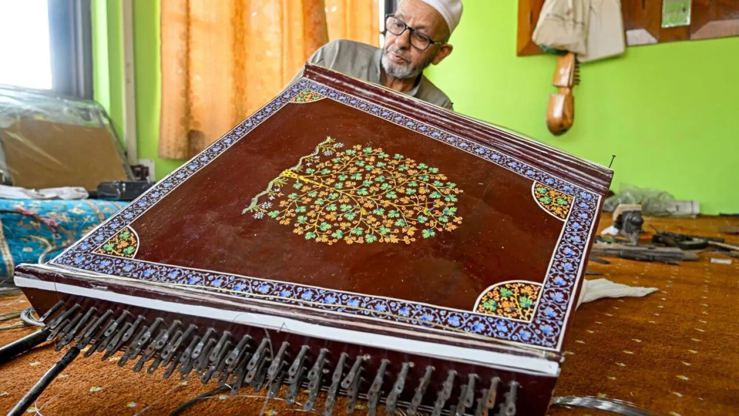 Generations of artisans in Indian-administered Kashmir have been making musical instruments such as the santoor, a zither-like, hundred-stringed instrument. Tauseef MUSTAFA / AFP
