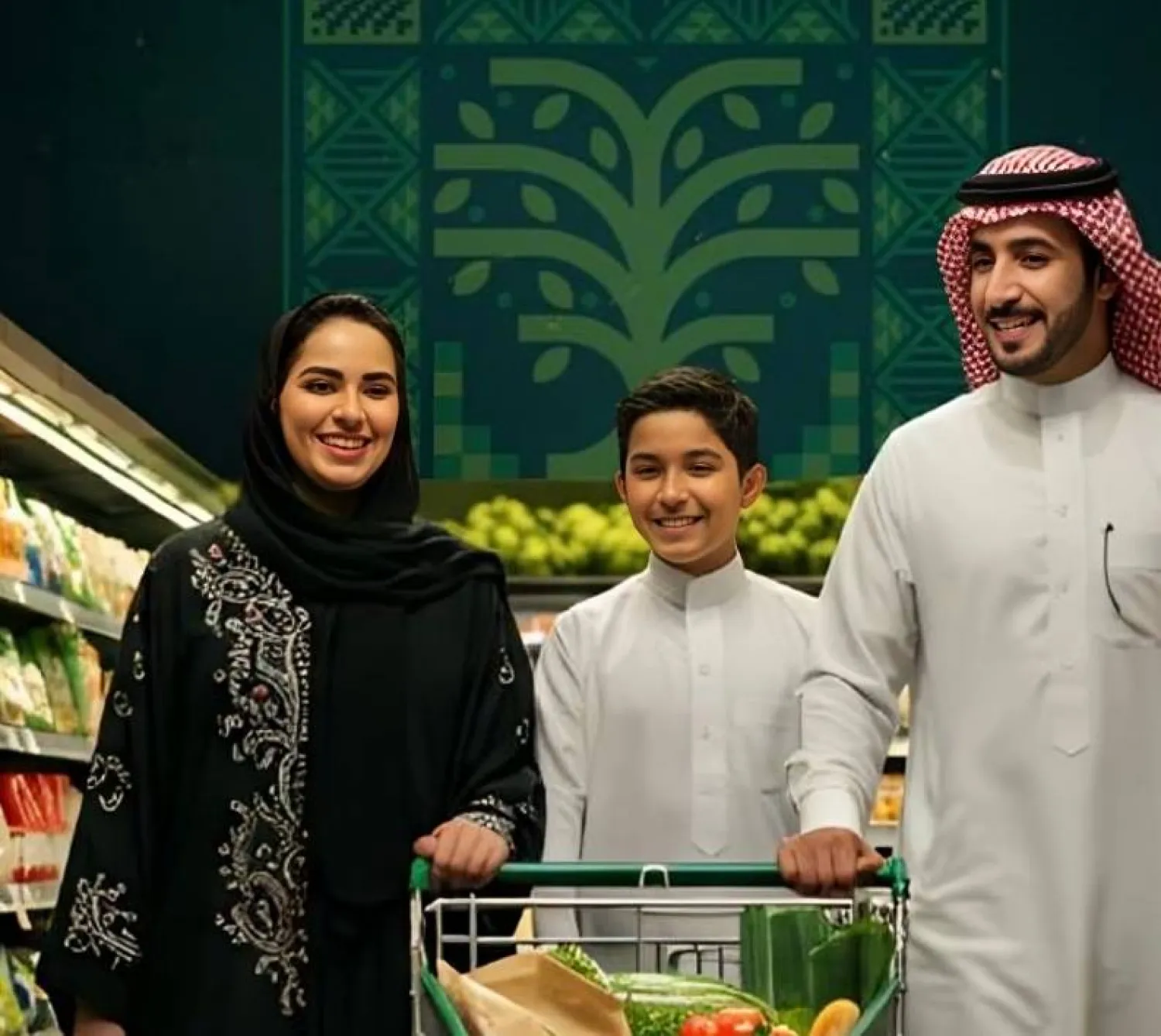 «أسواق العثيم» تجدد التزامها بدعم الاقتصاد المحلي والتوطين وتوسّع الاستثمار