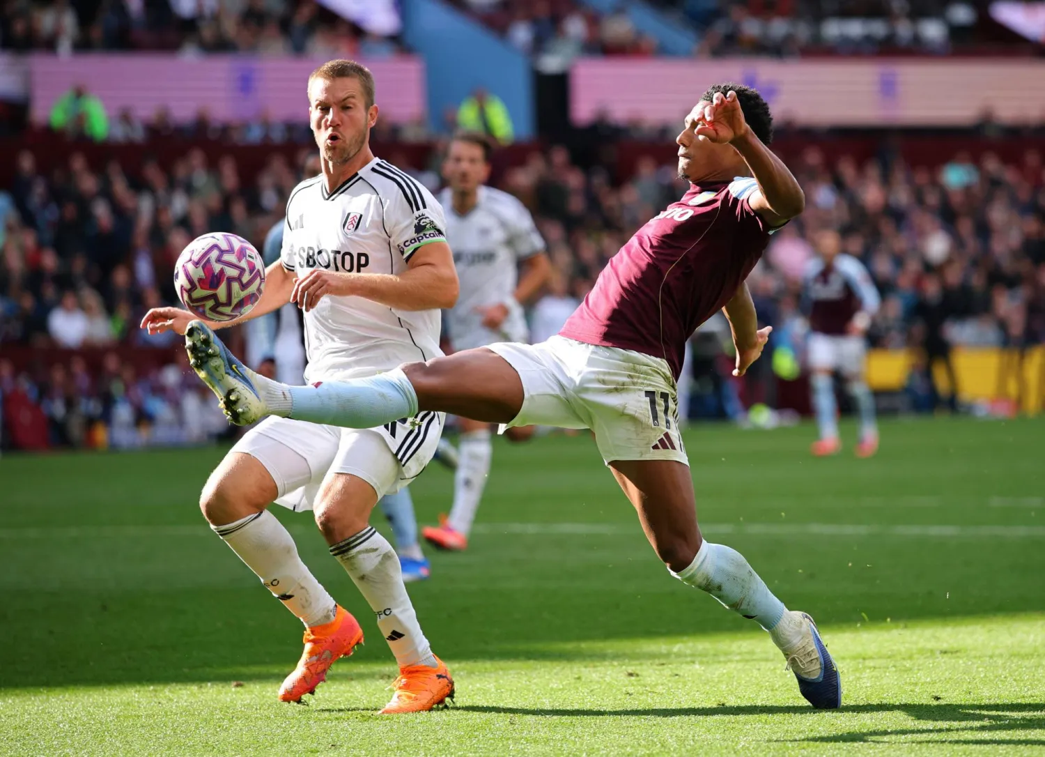 أستون فيلا هزم فولهام بثلاثية في البريميرليغ (رويترز) 