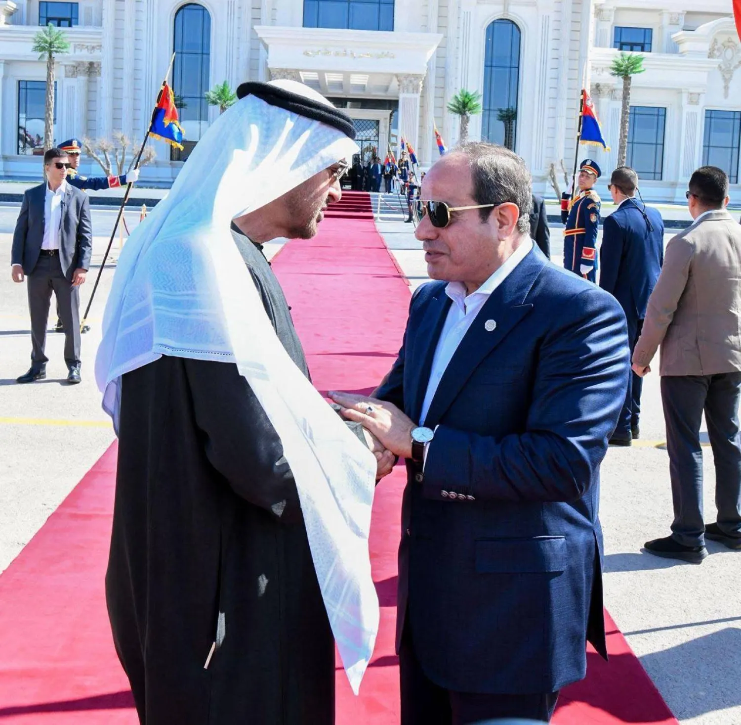 السيسي وبن زايد في «مطار العلمين» نهاية أغسطس الماضي (الرئاسة المصرية)