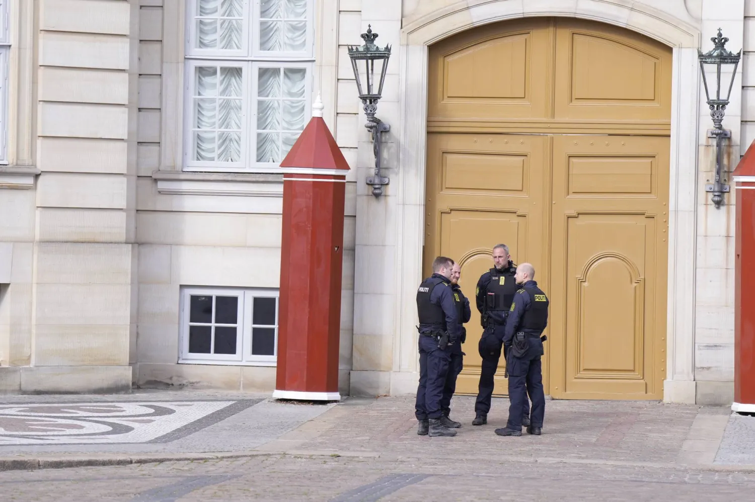 Danish police patrols before the EU summit at Amalienborg Palace in Copenhagen, Denmark, 29 September 2025. (EPA)