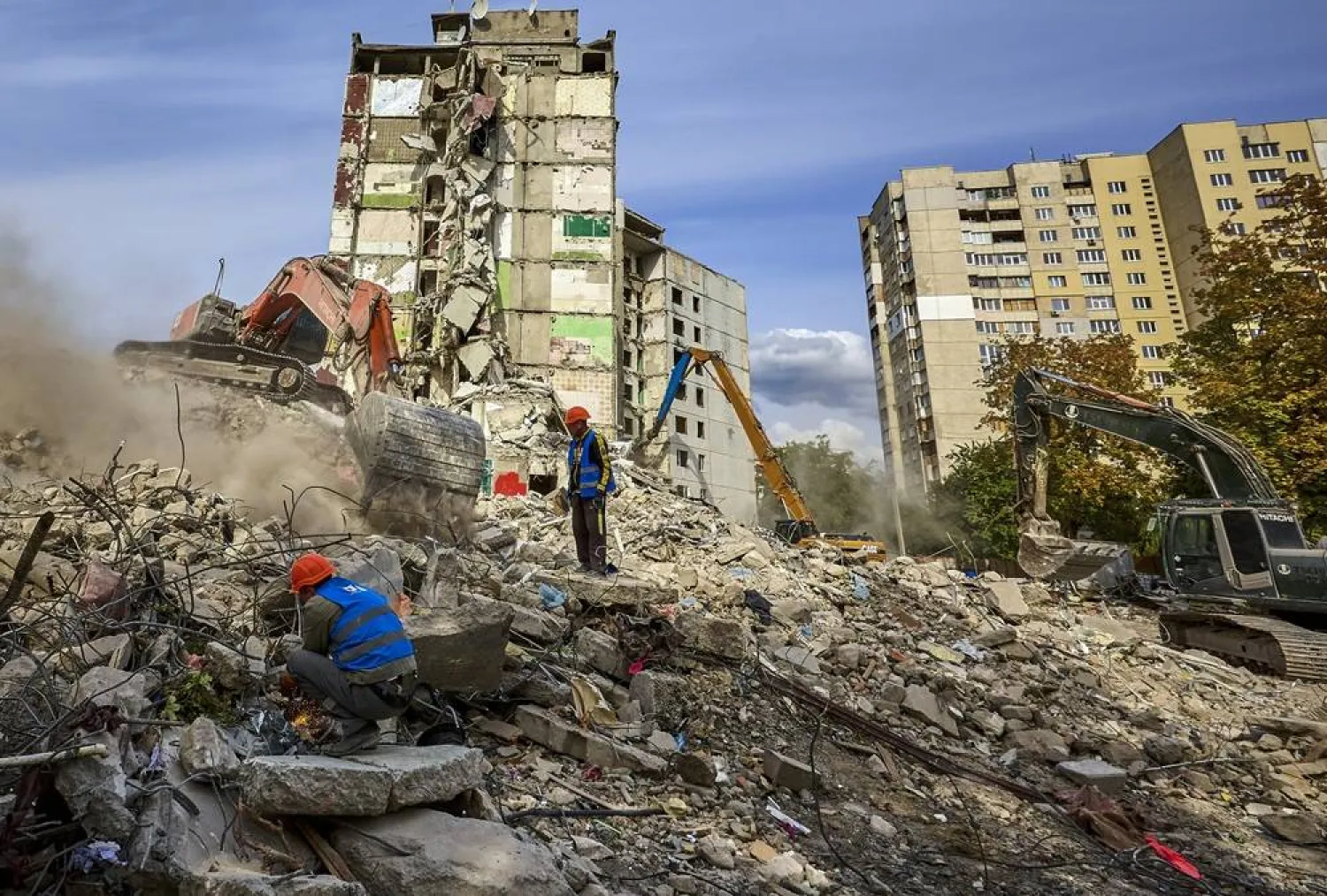 Ukrainian workers demolish the critically damaged residential buildings in the North Saltivka district of Kharkiv, northeastern Ukraine, 29 September 2025, amid the ongoing Russian invasion. (EPA)