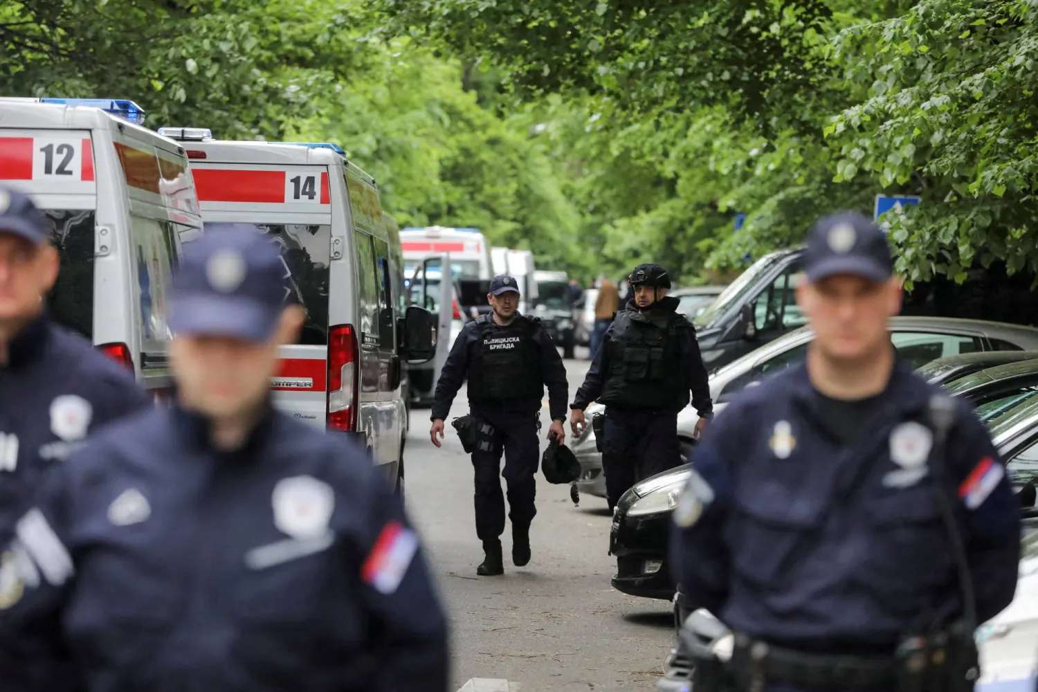 عناصر من الشرطة الصربية في وسط بلغراد (رويترز - أرشيفية)