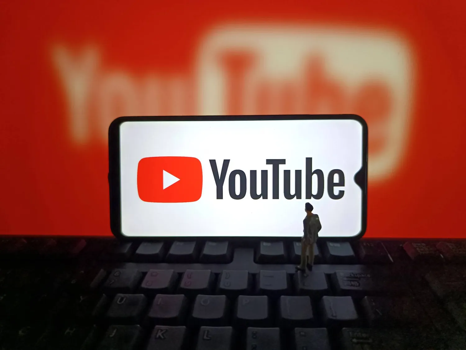 الذكاء الاصطناعي ينافس صناع المحتوى عبر «يوتيوب»