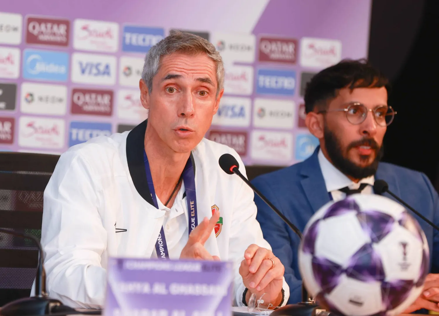 باولو سوزا مدرب فريق شباب أهلي دبي (تصوير: عدنان مهدلي)