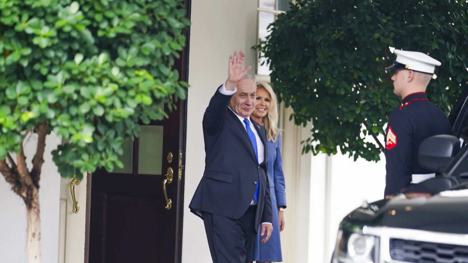  Israeli Prime Minister Benjamin Netanyahu is escorted by US Chief of Protocol Monica Crowley as he departs the White House in Washington, DC, USA, 29 September 2025. (EPA)