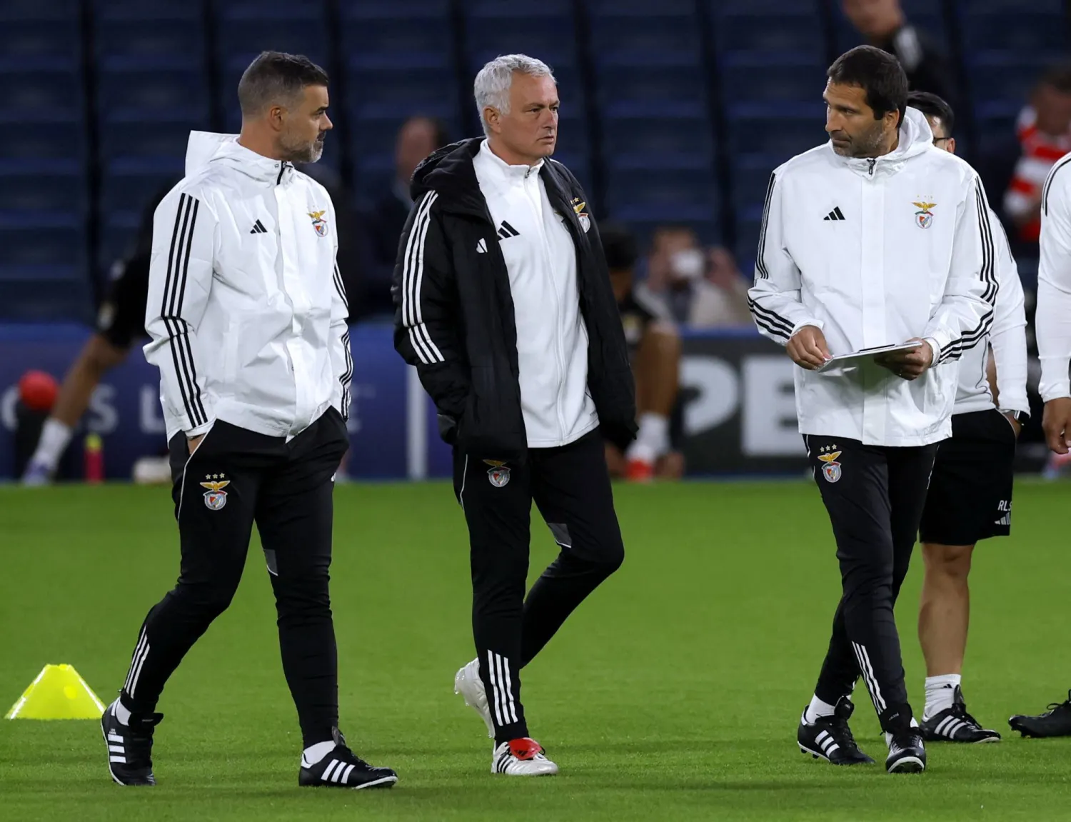 مورينيو عاد إلى «ستامفورد بريدج» بعد 20 عاماً (رويترز)