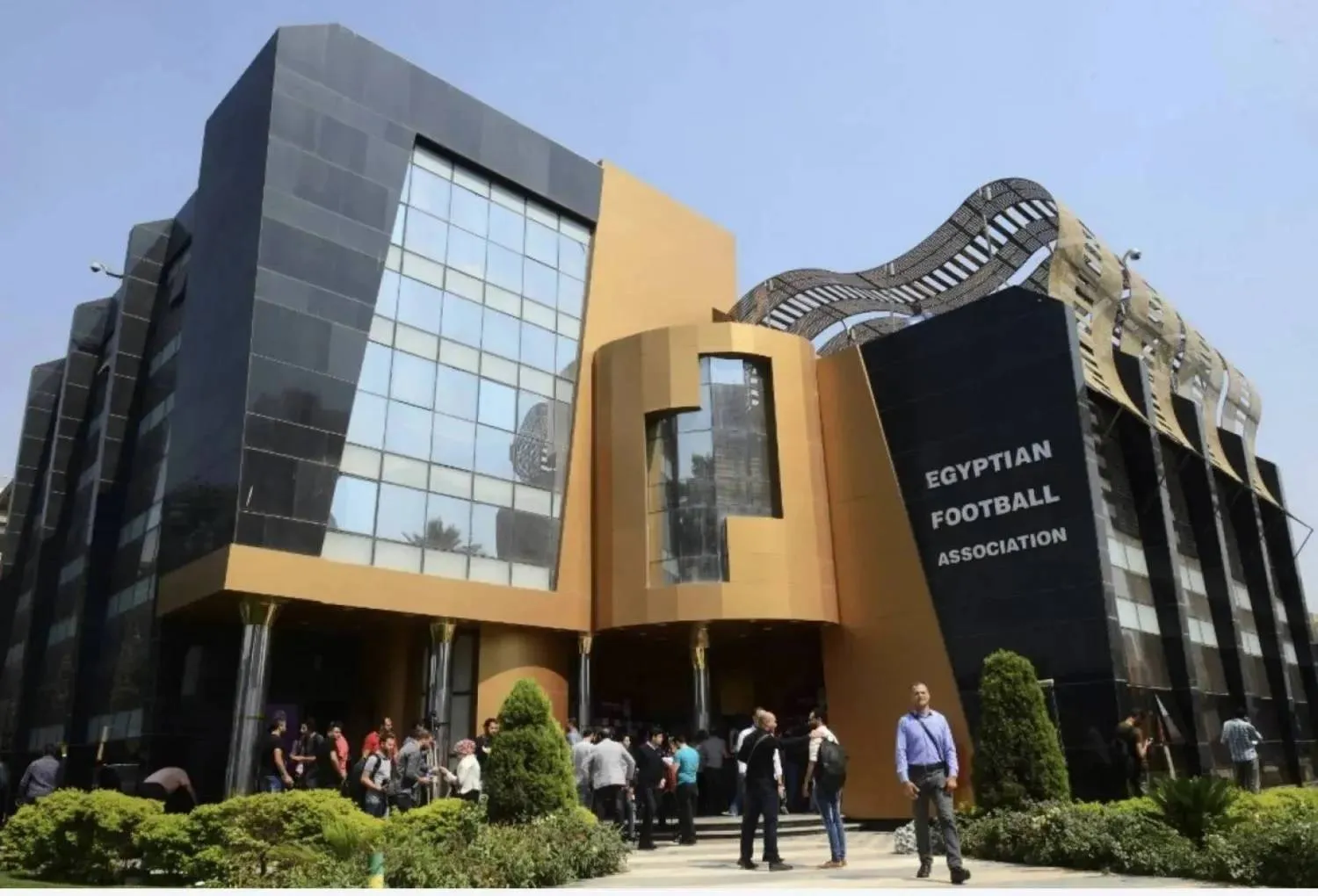 الاتحاد أكد أنهم تابعوا ما ورد من بيانات تقلل مكانة الحكام المصريين (أ.ف.ب)