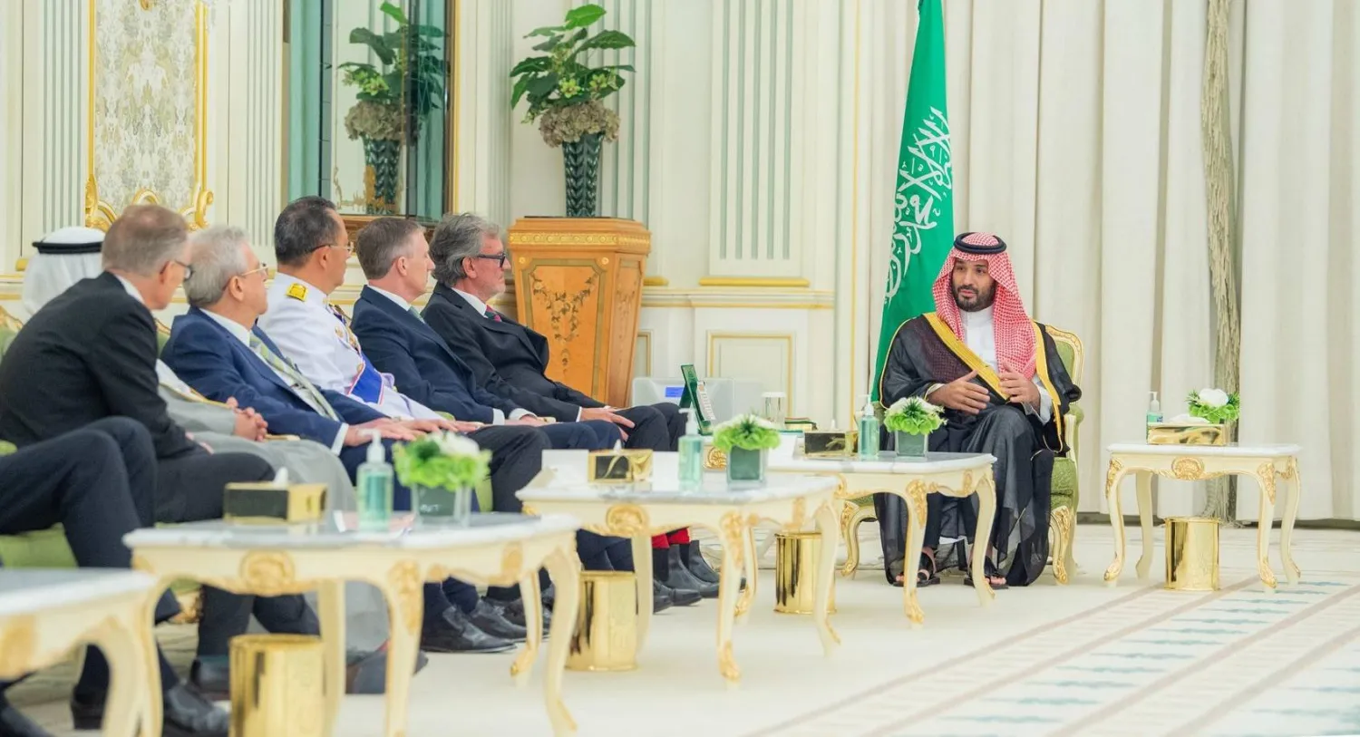 ولي العهد السعودي الأمير محمد بن سلمان خلال استقباله السفراء المعينين حديثاً (واس)