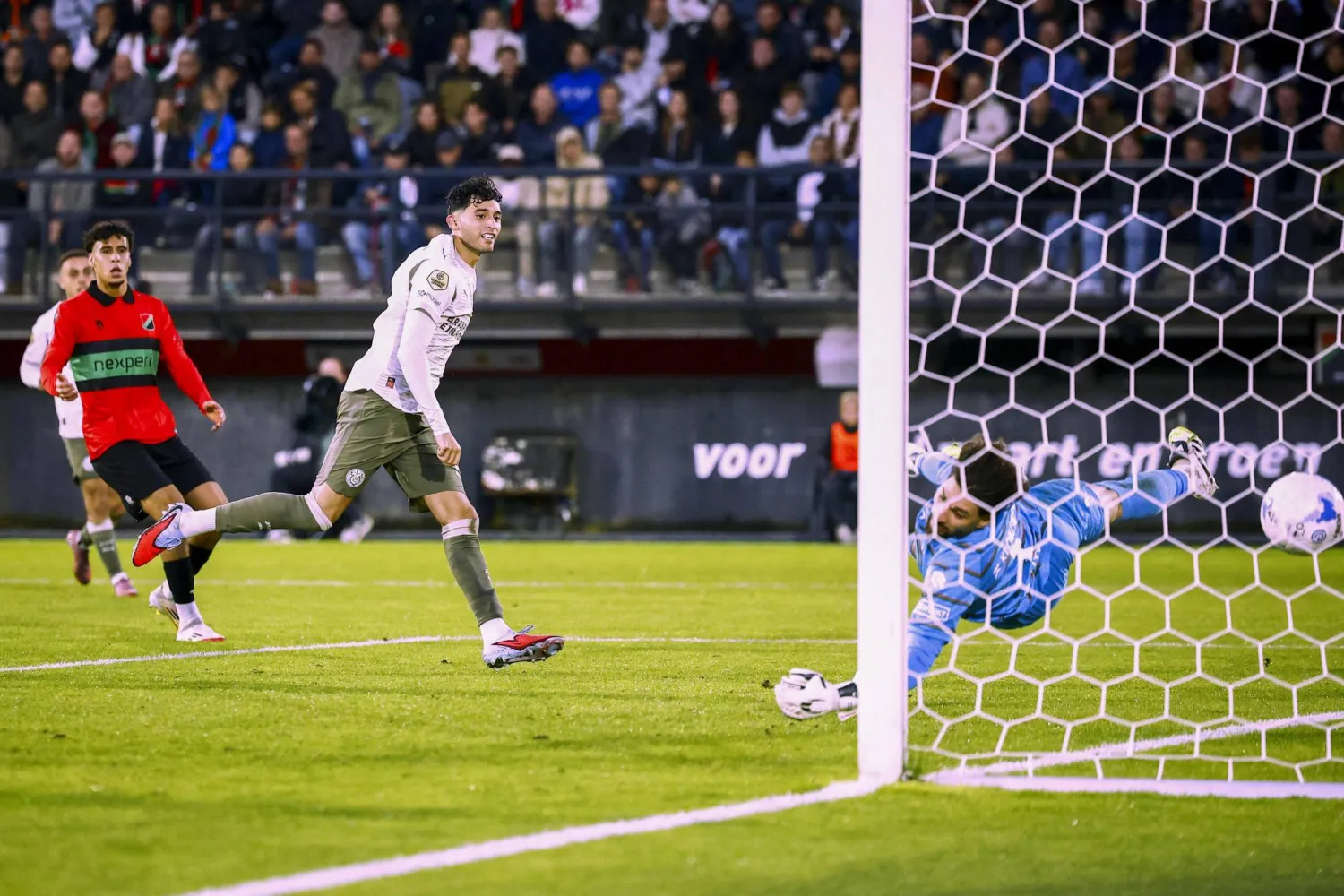 الأميركي ريكاردو بيبي مهاجم آيندهوفن الهولندي (أ.ف.ب)