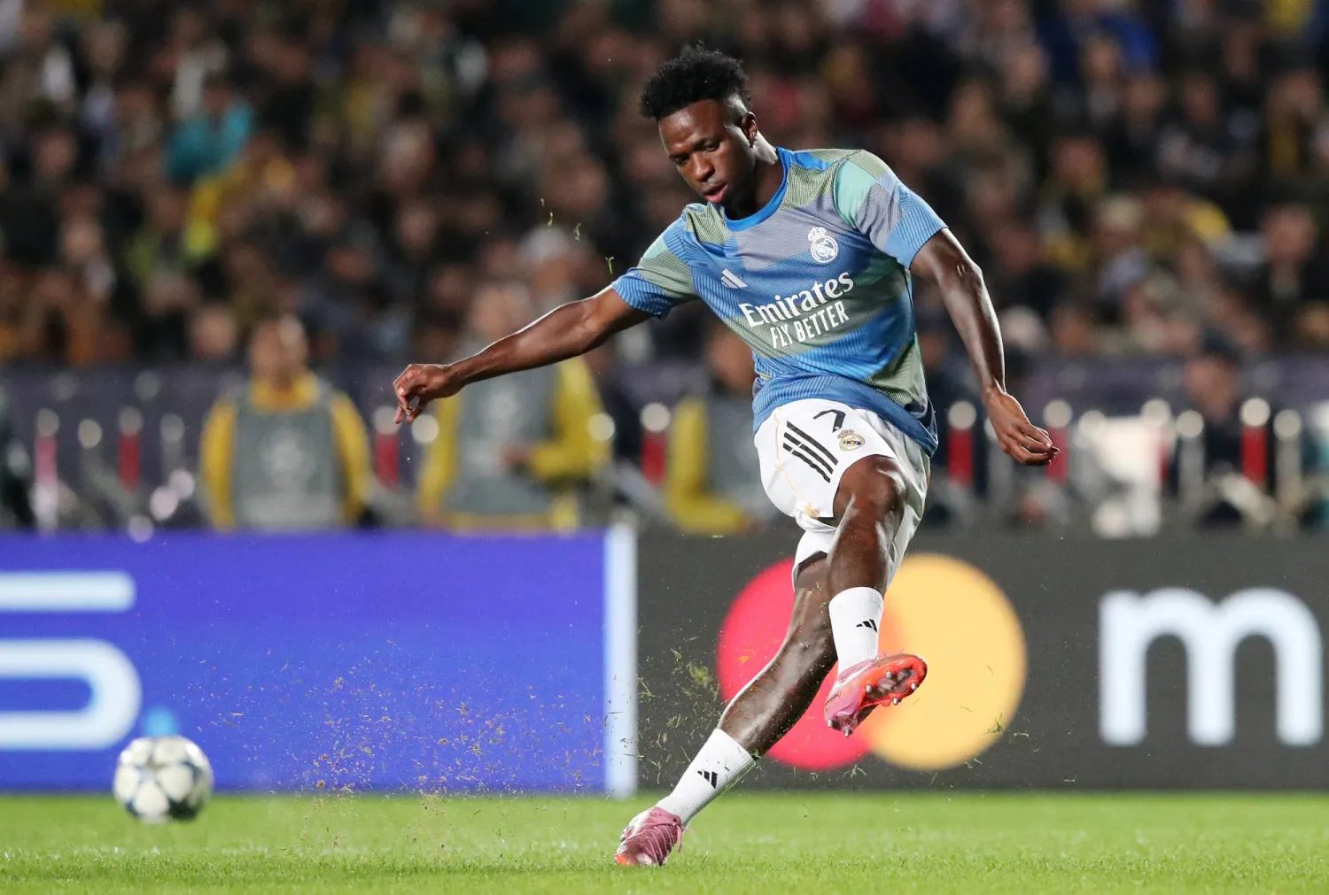 نجم ريال مدريد فينيسيوس جونيور (رويترز)