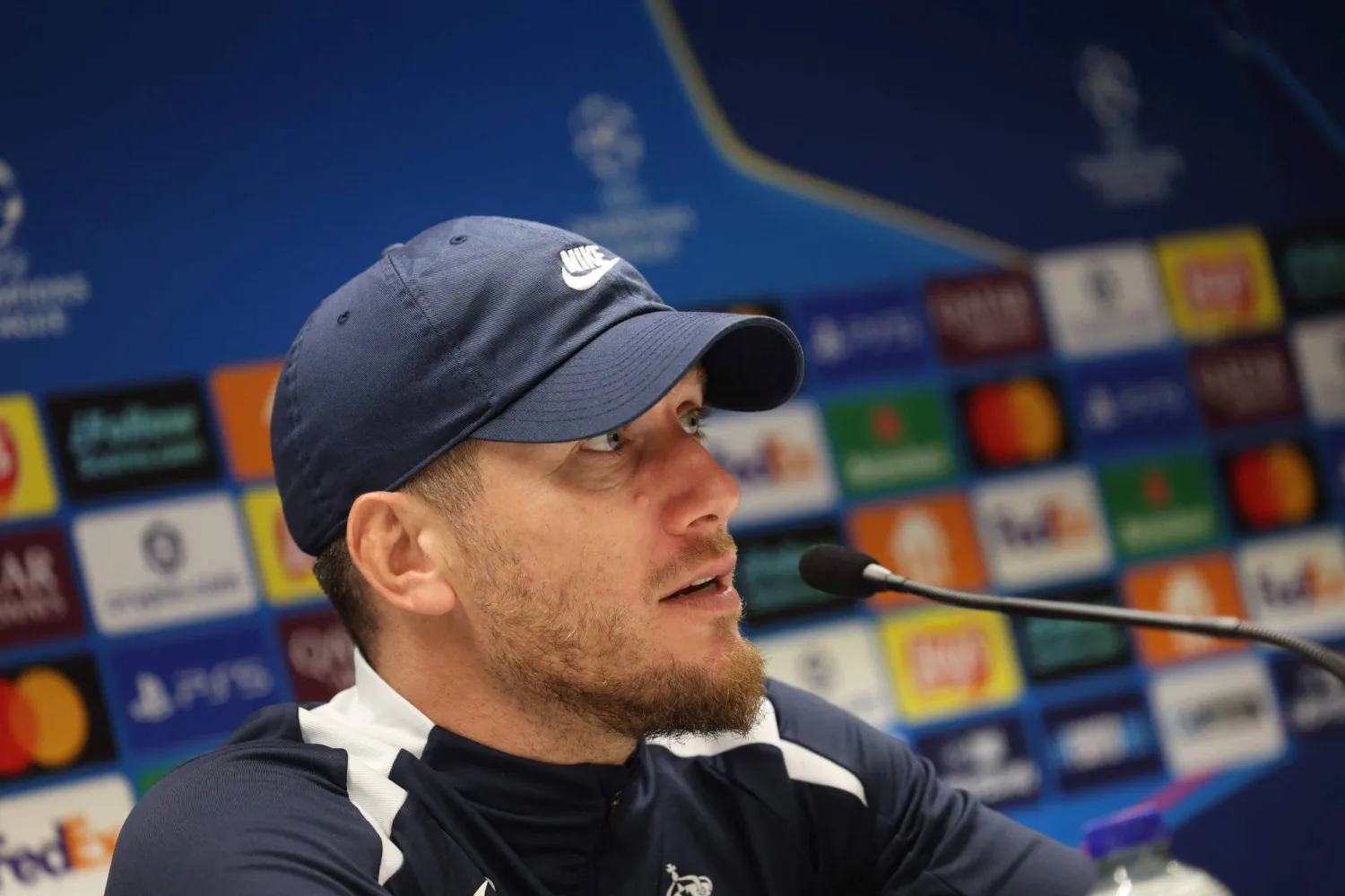 سيباستيان بوكونولي مدرب أونيون سان غيلواز البلجيكي (أ.ف.ب)