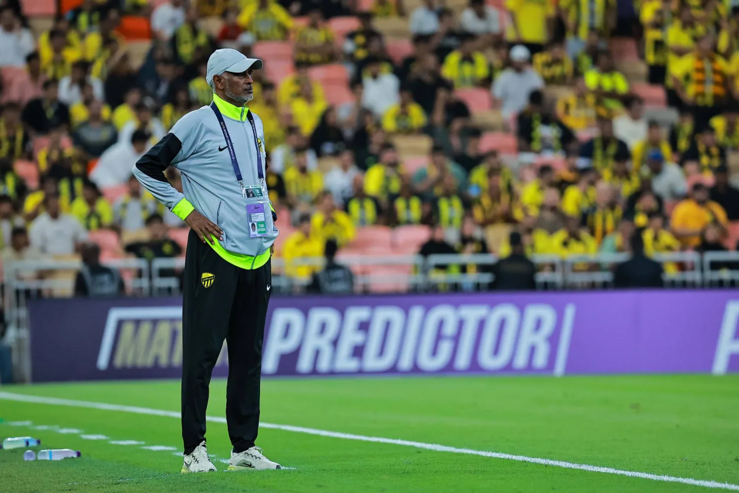 حسن خليفة مدرب فريق الاتحاد (تصوير: محمد المانع) 