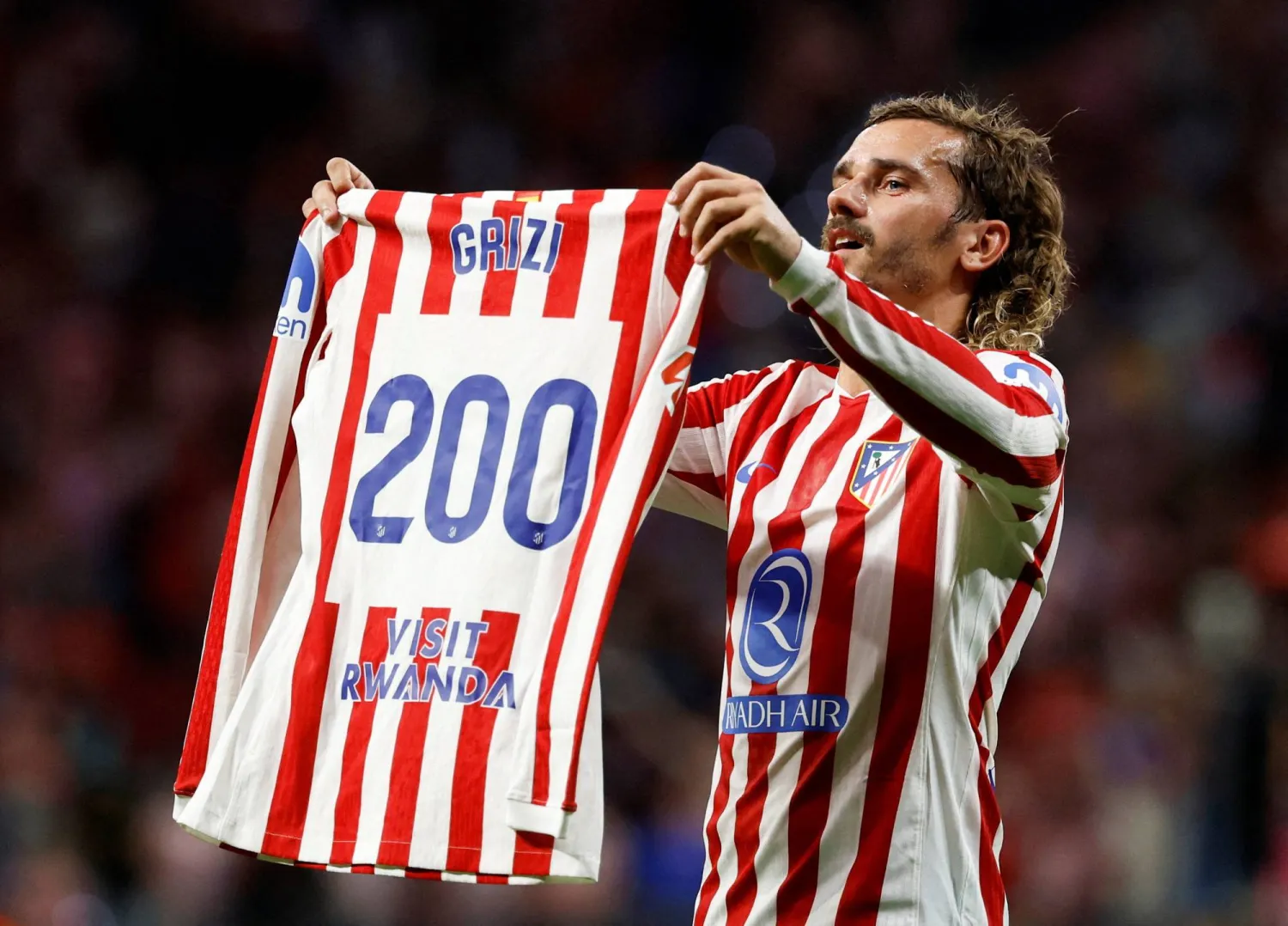 أنطوان غريزمان يحتفل بهدفه رقم 200 بقميص أتليتيكو مدريد (رويترز)