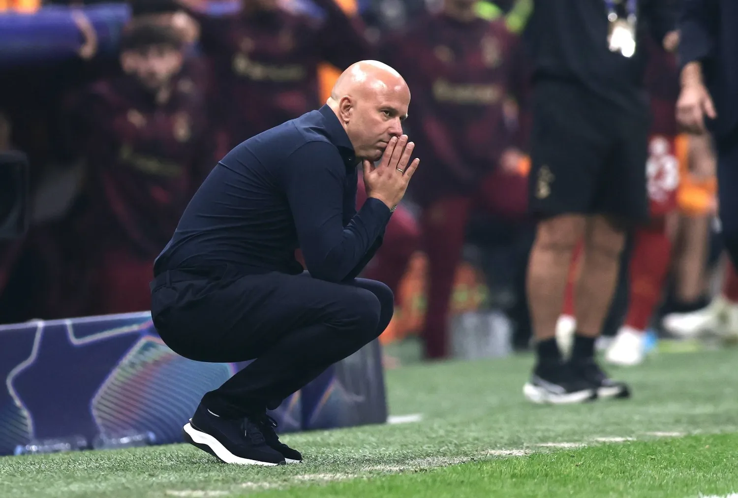 سلوت يعيش في حيرة بعد خسارة محلية وأوروبية متتالية (إ.ب.أ)