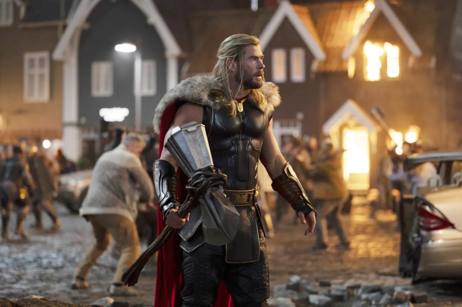 Taika Waititi yönetmenliğinde çekilen 2022 yapımı Thor: Aşk ve Gök Gürültüsü'nde Thor, macera dolu hayatını ardında bırakarak iç huzur yolculuğuna çıkıyordu (Walt Disney Studios Motion Pictures)