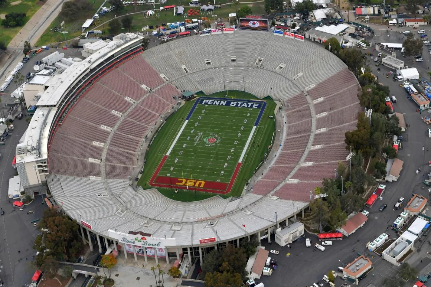 Kaliforniya'nın Pasadena kentindeki Rose Bowl stadyumu, 2026 FIFA Dünya Kupası'nın açılış maçı için önerilen mekanlardan biri. FIFA yetkilileri turnuvanın bilet fiyatları belirlenirken "değişken fiyatlandırma" kullanılacağını söyledi (AP)