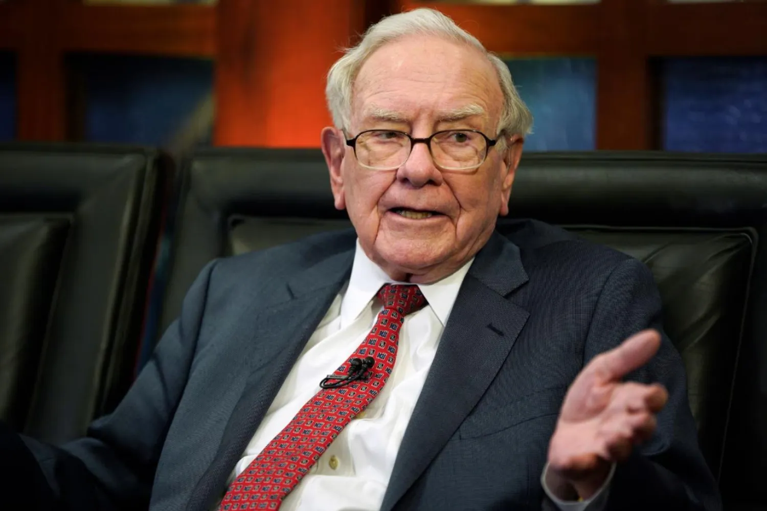 Berkshire Hathaway Yönetim Kurulu Başkanı ve CEO'su Warren Buffett, 2015'te birleşmelerini sağladığı Kraft Heinz'ın bölünecek olmasından "hayal kırıklığına uğradığını" söyledi (AP)