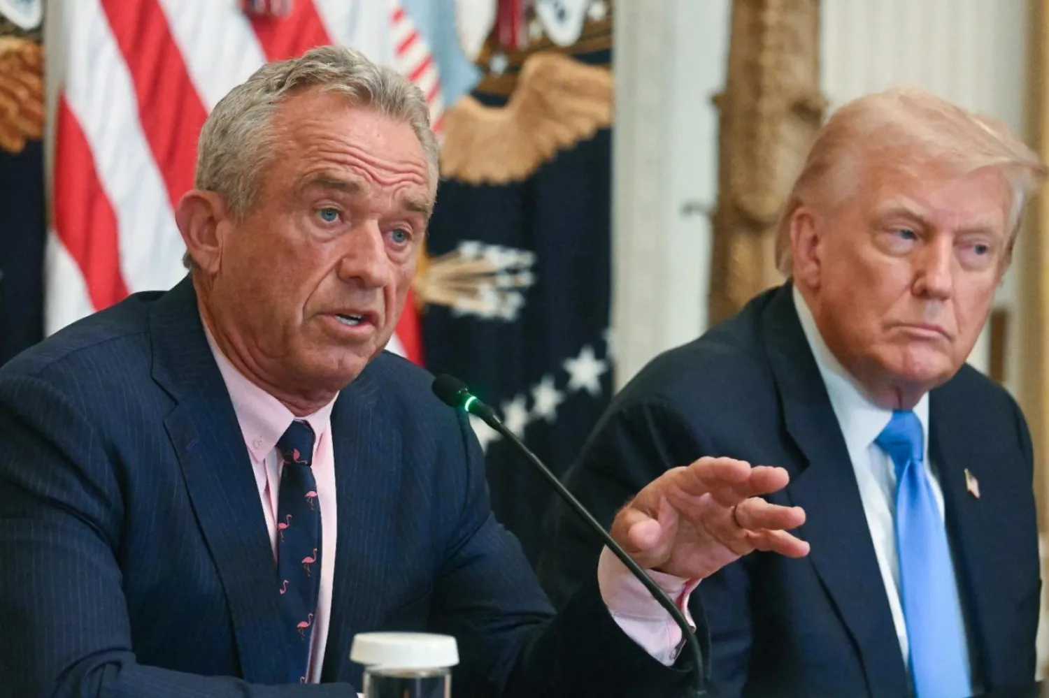 Trump yönetiminin sağlık yetkililerinin, 25 çocuğun ölümüyle Kovid-19 aşıları arasında bir bağlantı olduğunu açıklayacağı bildirildi (Jim Watson/AFP)