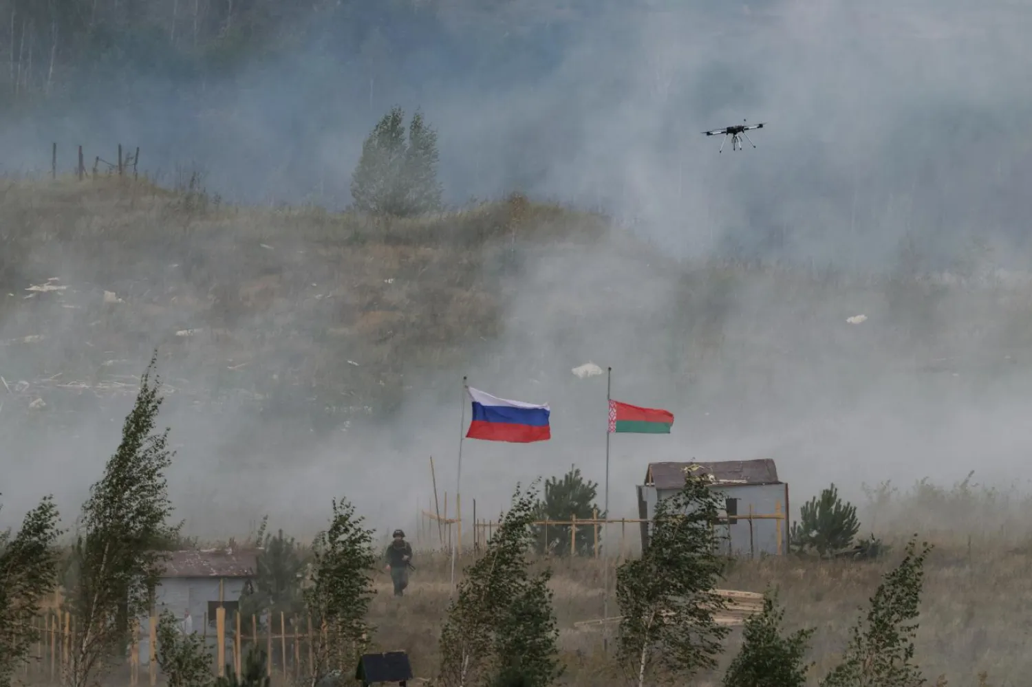 Washington'la ilişkilerin iyi tutulması amacıyla Lukaşenko'nın talebi üzerine tatbikatların Polonya sınırından uzak bir bölgede yapıldığı yazılıyor (Reuters)